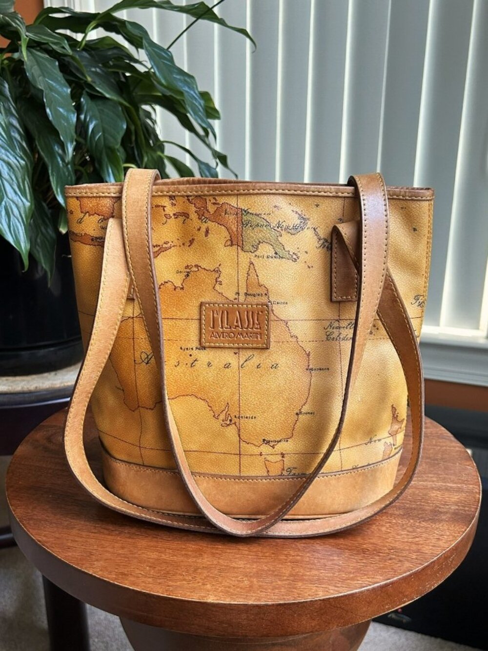ALVIERO MARTINI Geo Classic Tote Bag, Honey Tan